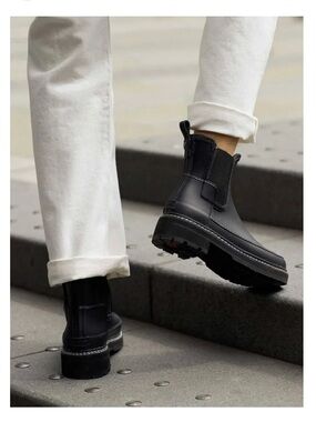 Hunter Black Women's Refined Chelsea Rain Boot US 9 UK 7 Slip-On Ankle Boot